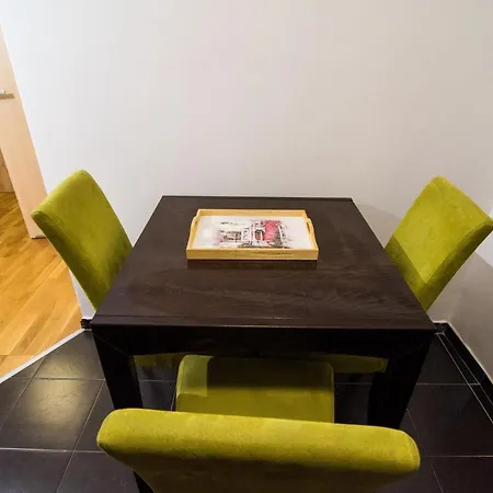 Feels Like 2 Σκόπια