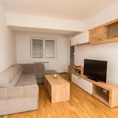 Feels Like 2 Apartment