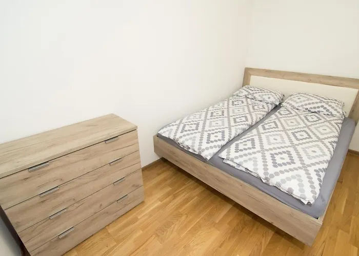 Feels Like 2 Σκόπια